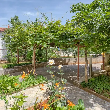 Apartamento Daria-2 By Interhome Poreč